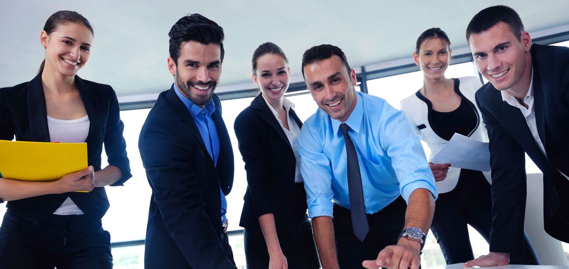 La France glisse vers l&rsquo;effondrement : le recrutement des cadres en déclin malgré un faux espoir