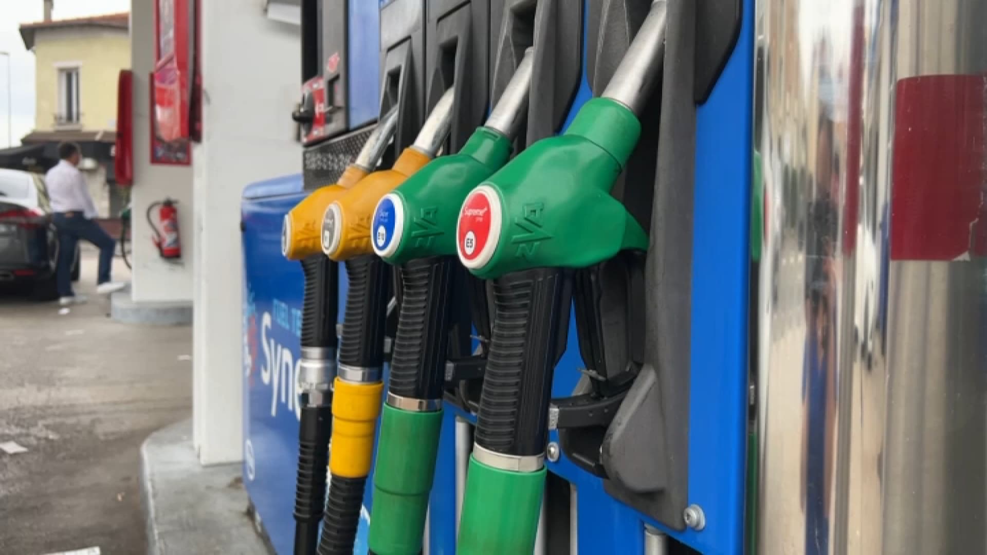 La France court vers l&rsquo;effondrement : le carburant devient un baromètre de la crise