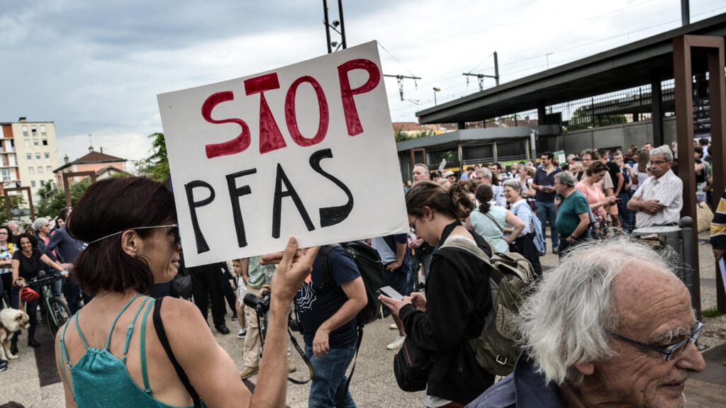 La France interdit désormais les ventes en ligne de vêtements ultra-rapides