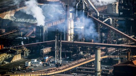 En pleine vague de chaleur, les usines françaises réorganisent leur rythme pour sauver leurs équipes