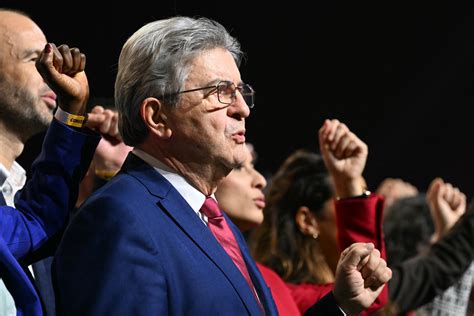 L’Ombre du Maître : Comment Mélenchon Réduit les Jeunes à l’État de Disciples